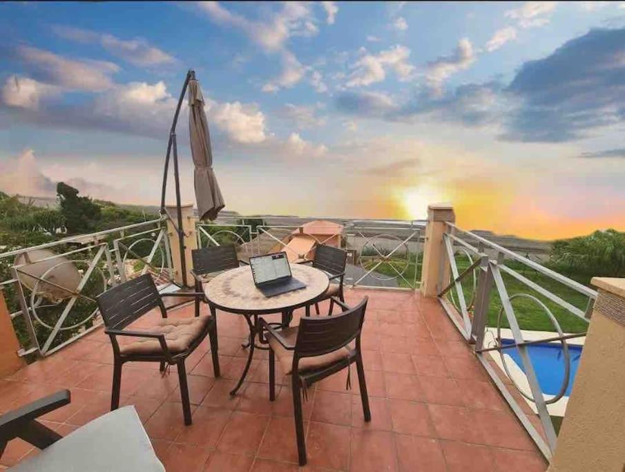 Exclusive Beachfront Penthouse Almayate Alto المظهر الخارجي الصورة