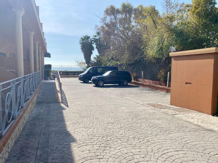 Exclusive Beachfront Penthouse Almayate Alto المظهر الخارجي الصورة