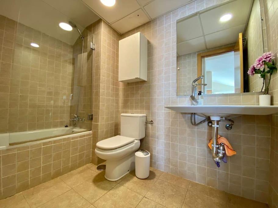 Exclusive Beachfront Penthouse Almayate Alto المظهر الخارجي الصورة