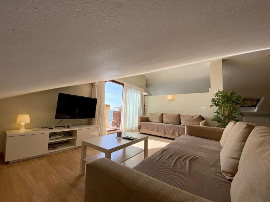 Exclusive Beachfront Penthouse Almayate Alto المظهر الخارجي الصورة